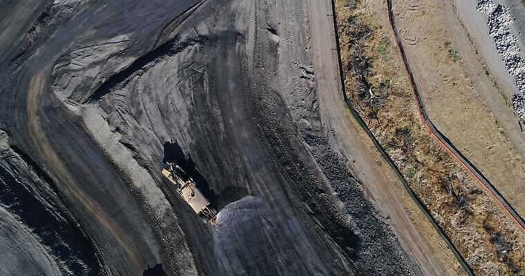 산업 포장 부동산 추상 안테나 사람없음 건물 건설현장 트럭 땅 머리위 먼지 항공촬영 개발 채점 4K MP4 해외동영상 클립영상 건축물 뷰포인트 무늬 통신 자동차 건설업 재산 성적 동영상 파일형식