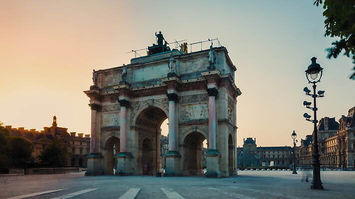 전통문화 조각 여행 건축양식 날씨 사람없음 야외 관광지 빛 조각상 일출 새벽 프랑스 도시 화려 아치 박물관 시티라이프 파리(프랑스) 4K 타임랩스 MOV 해외동영상 클립영상 자연요소 전통 라이프스타일 건축 유럽 문화 컨셉 촬영기법 조형물 노을 동영상 파일형식