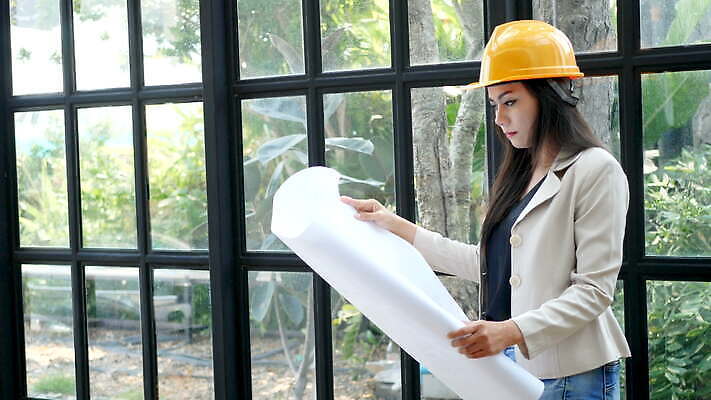 직업 손 디자인 외관 여자 산업 아시아 건축양식 공장 노동자 설명 한명 안전 동양인 건물 독서 노란색 장비 과학기술 잡기 작업 기술자 엔지니어 보호 안전모 헬멧 건축가 바쁨 정비공 청사진 공학 개발 건축업자 경영 프로젝트 4K MOV 해외동영상 클립영상 1 건축물 교육 건축 나라 컬러 컨셉 비즈니스 공업 모션 기술 사람 인종 신체부위 안전장비 보호장비 동영상 파일형식