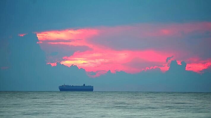 공원 실루엣 바다 여행 백그라운드 오렌지 비즈니스 교통시설 모션 태국 자연 조류 하늘 낚시 항해 해변 사람없음 야외 빨간색 물 파란색 빛 컬러풀 태양 일출 일몰 새벽 화물 시간 보트 야간 저녁 낚시꾼 포트 유조선 수평선 타임랩스 MP4 해외동영상 클립영상 자연요소 동물 공공시설 아시아 컬러 교통 배_교통 과일 레저 촬영기법 노을 운송업 시설 생태계 동영상 파일형식