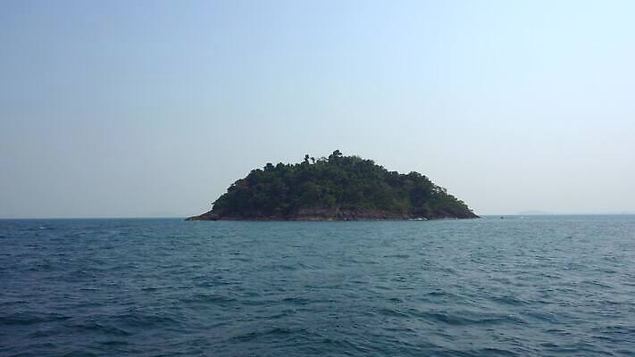 나무 아시아 밧줄 모래 파도 바다 섬 여행 백그라운드 교통시설 태국 자연 하늘 휴가 열대 안테나 사람없음 야외 옆모습 물 파란색 만 보트 갑판 활 닻 돛대 구명용품 스모그 푸켓 4K MP4 해외동영상 클립영상 자연요소 식물 나라 줄 뷰포인트 컬러 교통 배_교통 통신 안전장비 시설 생태계 동영상 파일형식