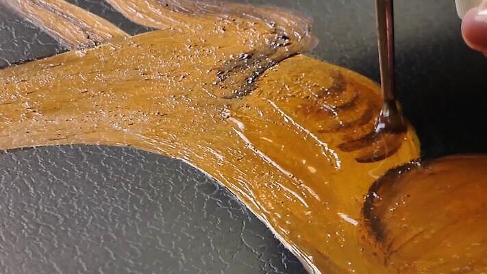 직업 손 디자인 여자 컬러 백그라운드 패턴 창조 미술 사람 사람없음 장식 노란색 페인트 덮개 붓 업무 그리기 황금 발사 디자이너 그림 예술가 캔버스 페인트붓 화가 니스 진짜 아크릴 MP4 해외동영상 클립영상 무늬 모션 재질 문화예술 신체부위 뚜껑 작업 동영상 파일형식