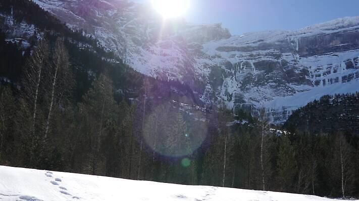 공원 여행 자국 휴가 산 경사 사람없음 강 마을 계곡 봄 프랑스 빙하 내추럴 프랑스어 원형극장 눈내림 4K MP4 해외동영상 클립영상 문자 계절 공공시설 유럽 눈_날씨 극장 동영상 파일형식