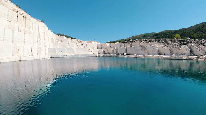 호수 자연 사람없음 물 여행객 맑음 봄 블록 흰색 물방울 당구 정사각형 대리석 랜드마크 석회암 지질학 케일 터키석 4K MOV 해외동영상 클립영상 자연요소 도형 계절 교육 컬러 채소 재료 날씨 사람 구기 암석 보석 생태계 동영상 파일형식