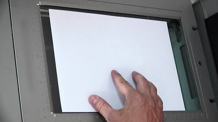 직업 손 종이 셔츠 신체 비즈니스 부분 노동자 빛 컬러풀 사무실 스크린 기계 장비 흰색 램프 업무 판넬 플랫 인쇄 문서 하이테크 비서 팔 팩스 스캐너 공급 4K HD MP4 해외동영상 클립영상 컬러 상의 조명 기술 신체부위 사무용품 작업 동영상 파일형식