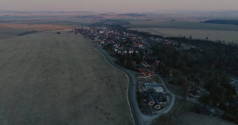 계절 유럽 여행 백그라운드 자연 휴가 산 안테나 사람없음 계곡 도시 정상 드론 슬로바키아 4K MP4 해외동영상 클립영상 나라 통신 생태계 동영상 파일형식