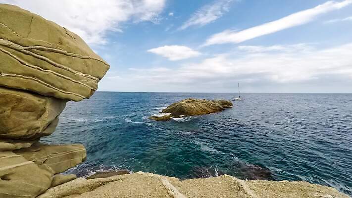 파도 바다 여행 교통시설 자연 하늘 휴가 사람없음 물 파란색 화물 보트 스페인 크루즈 함선 수평선 4K 타임랩스 MP4 해외동영상 클립영상 자연요소 유럽 컬러 교통 배_교통 촬영기법 운송업 시설 생태계 동영상 파일형식