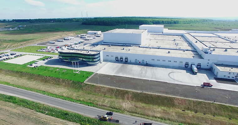 식물 외관 공원 산업 도로 비즈니스 건축양식 공장 지붕 거리 주택 안테나 사람없음 야외 건물 쇼핑 금속 화물 도시 센터 제조 정상 큼 쇼핑몰 창고 시설 상업 수납 항공촬영 분배 4K MOV 해외동영상 클립영상 건축물 공공시설 건축 길 뷰포인트 통신 공업 교통시설 재질 운송업 크기 동영상 파일형식