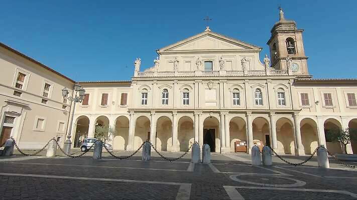전통 외관 유럽 종교 여행 하늘 사람없음 야외 건물 장식 파란색 성당 교회 탑 이탈리아 바위 중세 역사 그림 대성당 모자이크 첨탑 천연기념물 고딕 랜드마크 세기 옛날 토스카나 4K MP4 해외동영상 클립영상 건축물 나라 컬러 종교건축 모션 돌_바위 동영상 파일형식