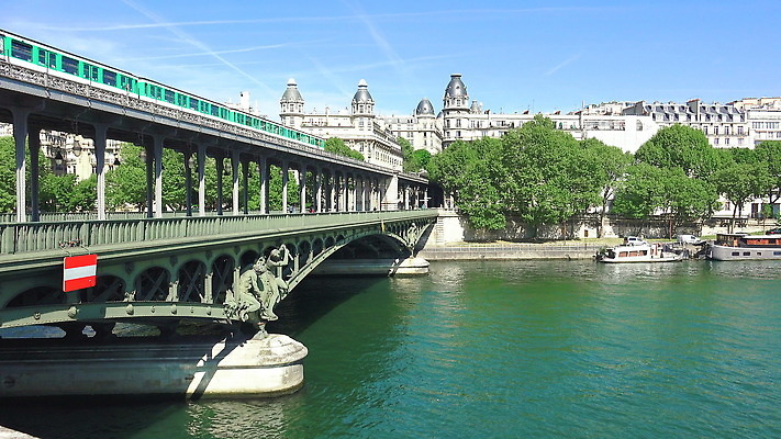 구름 전통 유럽 도로 여행 교통시설 하늘 휴가 거리 사람없음 야외 건물 여름 강 도시풍경 햇빛 기찻길 기차 프랑스 도시 고가도로 전철 튜브 지하 대도시 스카이라인 일반 프랑스어 랜드마크 수도권 옛날 파리(프랑스) 4K MOV 해외동영상 클립영상 자연요소 문자 건축물 계절 나라 길 육상교통 교통 대중교통 풍경 태양 고속도로 시설 지역 동영상 파일형식