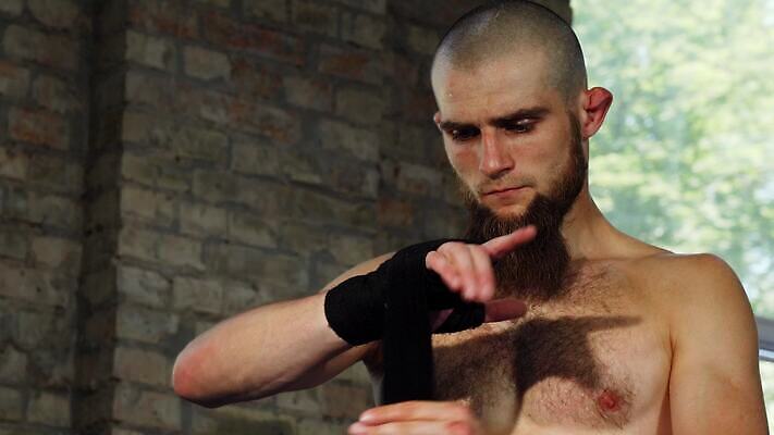 직업 라이프스타일 스포츠 신체 건강 한명 힘 주먹 권투 덮개 펀치 폭력 보호 보디빌딩 준비 체육관 싸움 근육질 운동가 챔피언 포장소품 필승 자극 종합격투기 4K MOV 해외동영상 클립영상 1 컨셉 포장 모션 근육 사람 생활 헬스 격투기 뚜껑 우승 사회이슈 몸매 오브젝트 동영상 포장재료 파일형식