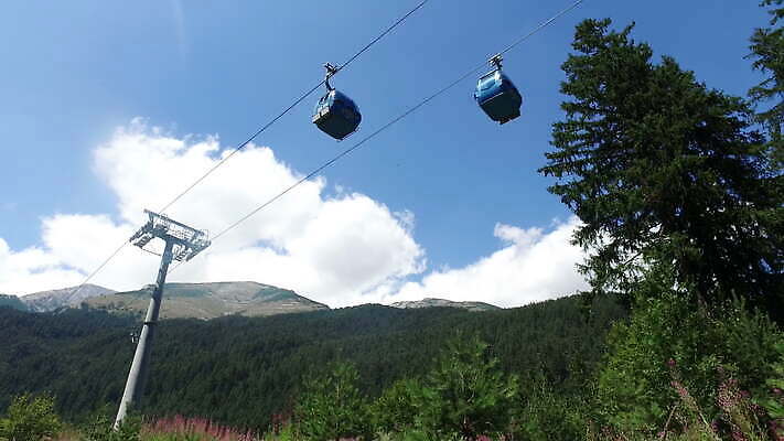 공원 여행 캐나다 자동차 자연 휴가 스키 산 사람없음 야외 하이킹 황무지 곤돌라 정상 승차 숲 고도 리프트 승객 밴프 전국 로키산맥 4K MOV 해외동영상 클립영상 공공시설 육상교통 북아메리카 모션 레저 겨울스포츠 생태계 동영상 파일형식