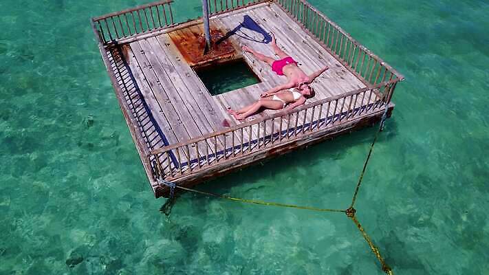 모래 파도 바다 섬 여행 자연 유리 하늘 휴가 풍경 두명 초록색 물 여름 모래사장 야자수 맑음 침묵 흰색 보석 순수 태평양 멀리 말레이시아 내추럴 뗏목 이국적 터키석 파라다이스 4K MOV 해외동영상 클립영상 자연요소 나무 계절 아시아 교통수단 컬러 컨셉 배_교통 재질 날씨 사람 소리 광석 생태계 동영상 파일형식