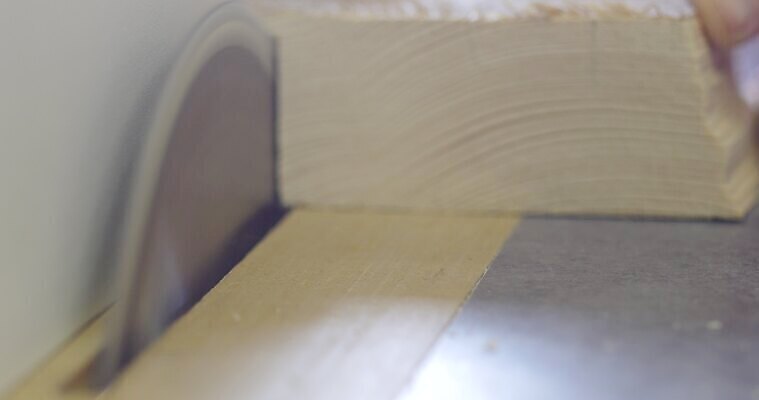 직업 손 산업 비즈니스 건축양식 노동자 주택 직장 한명 사람 동양인 성인 목재 기계 방 장비 공구 업무 작업실 제조 널 계획 자르기 목수 레이아웃 목공예 공예가 수목 재주꾼 톱질 4K MP4 해외동영상 클립영상 나무 1 건축 컨셉 회사 재료 모션 인종 건물 신체부위 도구 작업 공예 동영상 파일형식