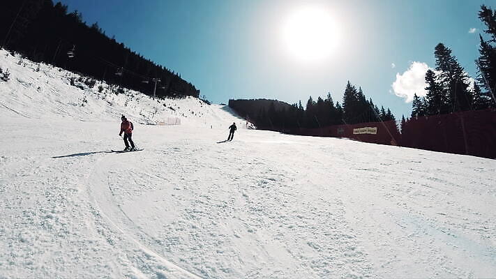 스포츠 포즈 겨울 모션 하늘 스키 산 사람 경사 성인 야외 파란색 운동 기쁨 에너지 추위 흰색 승차 시원함 가루 속도 휴양지 추적 불가리아 주목 반스코 MOV 해외동영상 슬로모션 클립영상 계절 감정 컬러 겨울스포츠 촬영기법 건강 장소 동영상 파일형식 남유럽