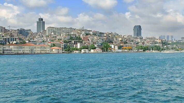 구름 바다 하늘 주택 이스탄불 파노라마 풍경 사람없음 물 여름 파란색 울타리 도시풍경 사무실 항구 맑음 블록 궁전 도시 만 조경 포트 칠면조 랜드마크 보스포루스 수평선 비용 MOV 튀르키예 해외동영상 클립영상 자연요소 계절 아시아 컬러 고건축 비즈니스 교통시설 조류 날씨 촬영기법 건물 경제 담장 동영상 파일형식