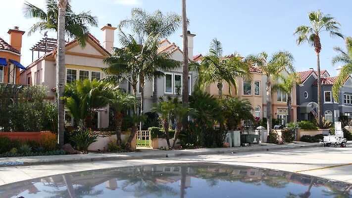 외관 건축양식 부동산 거리 주택 사람없음 야외 건물 컬러풀 야자수 정원 미국 재산 빌라 시골집 캘리포니아 지역 방갈로 연립주택 이웃 로스앤젤레스 교외 줄서기 4K 오션사이드 MP4 해외동영상 클립영상 나무 건축물 건축 컬러 북아메리카 모션 숙소 금융 동영상 파일형식