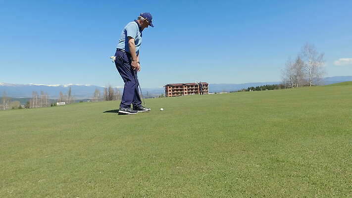 직업 라이프스타일 남자 스포츠 백그라운드 신발 밭 골프 공 발 자연 놀이 휴가 실내 잔디 야외 초록색 운동 경쟁 장비 게임 구멍 골퍼 강의 묘사 클럽 시작 휴양지 슛 기어 넣기 땅바닥 토너먼트 퍼터 4K MOV 해외동영상 클립영상 식물 컬러 컨셉 농업 모션 운동선수 바닥 건강 사람 내부 생활 신체부위 구기 장소 생태계 동영상 파일형식