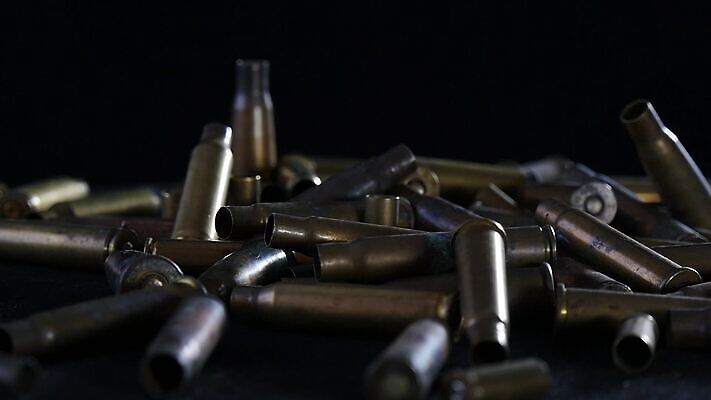 무기 백그라운드 공 안내 사람없음 금속 총 껍질 원형 폭력 그룹 떨어짐 위험 군용 전쟁 사냥 슛 육군 총알 놋쇠 총포 MP4 해외동영상 클립영상 도형 컨셉 재질 군대 사회이슈 동영상 파일형식