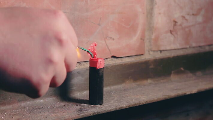 크리스마스 오렌지 불 불꽃 벽돌 새해 폭죽 불꽃놀이 경기 빛 크래커 힘 소리 뜨거움 균열 연기 폭발 12월 폭발물 폭탄 가루 시끄러움 라이터 파열 다이너마이트 심지 점화 화상 MOV 해외동영상 클립영상 자연요소 기념일 무기 스포츠 과일 모션 놀이 쿠키 날짜 상처 동영상 파일형식