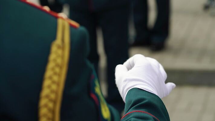무기 선 유니폼 휴가 함께함 부츠 경비 이벤트 축제 힘 총 벨트 축하 방어 변화 보호 군중 공격 5월 배열 군용 싸움 전쟁 정사각형 러시아 시스템 육군 변장 질서 병정 책임자 애국심 명령 오케스트라 러시아인 장교 필승 해병대 반복 규칙적 4K MOV 해외동영상 클립영상 도형 서양인 잡화 옷 유럽 신발 컨셉 모션 군대 어류 안전 사람 예절 악단 우승 날짜 동영상 파일형식