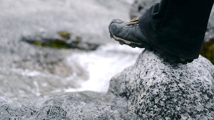여행 한명 사람없음 야외 강 걷기 탐험 그린란드 건너기 트래킹숏 MOV 해외동영상 클립영상 1 섬 모션 촬영기법 덴마크 사람 동영상 파일형식