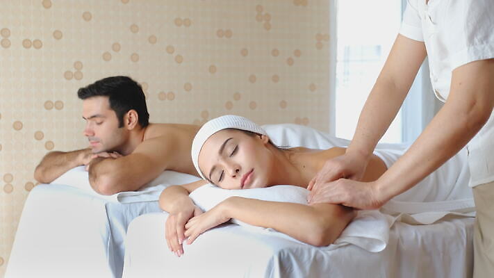 백인 직업 라이프스타일 커플 여자 남자 신체 탁자 휴가 휴식 스트레스 실내 건강 관리 미소 사람 20대 세명 머리 상점 스파 신선 마사지 작업 고급 안심 테라피 거짓말 돌봄 치료사 4K MOV 해외동영상 클립영상 서양인 가구 컨셉 관계 모션 표정 육류 청년 내부 생활 신체부위 뷰티 동영상 파일형식