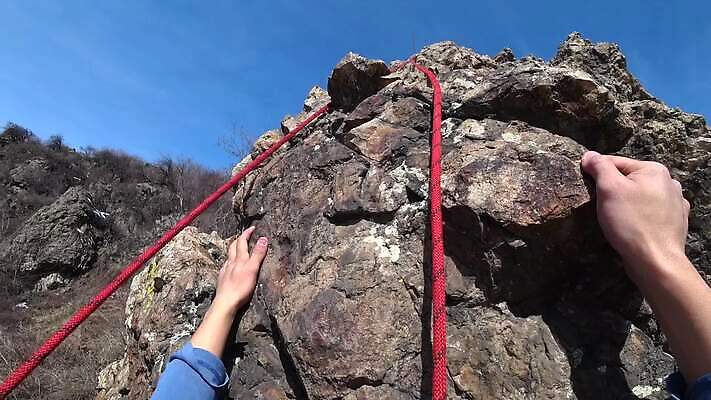 라이프스타일 손 옷 밧줄 스포츠 장갑 산 안전 사람 경사 성인 야외 금속 등산 하이킹 장비 그룹 보호 8 위험 보안 오르기 매듭 암초 기어 보험 산악가 MP4 해외동영상 클립영상 잡화 줄 컨셉 모션 재질 레저 생활 신체부위 숫자 트래킹 동영상 파일형식