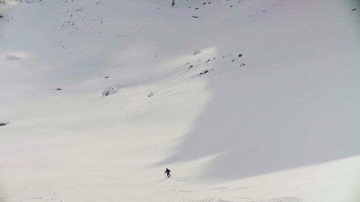 스포츠 여행 포즈 겨울 모션 자연 휴가 스키 산 사람없음 야외 환경 추위 자유 흰색 승차 시원함 가루 속도 스키선수 라이더 무임승차 시베리아 4K MOV 해외동영상 클립영상 계절 컬러 컨셉 겨울스포츠 운동선수 생태계 동영상 파일형식