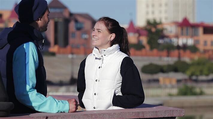 백인 라이프스타일 커플 공원 여자 남자 행복 스포츠 2 함께함 건강 성인 야외 두명 파란색 친구 달리기 조깅 운동 도시 그룹 연습 마라톤 달리기선수 주자 MP4 해외동영상 클립영상 서양인 공공시설 감정 컬러 컨셉 관계 모션 사람 경기 생활 육상스포츠 육상선수 동영상 파일형식