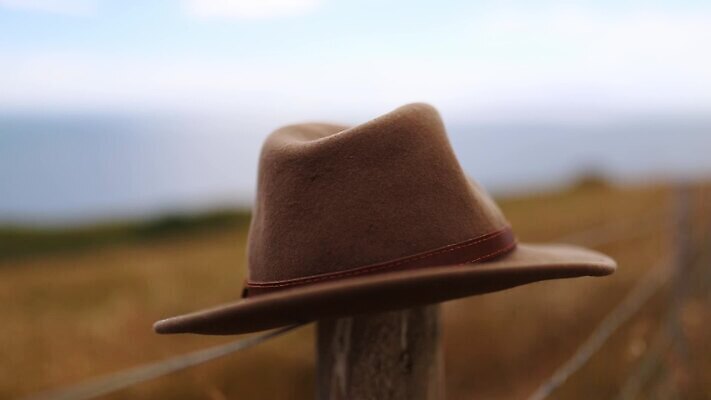 모자 유럽 선 바다 섬 여행 백그라운드 자연 하늘 휴가 영국 잉글랜드 파노라마 사람 풍경 사람없음 야외 초록색 물 도시풍경 역사 언덕 장면 지역 포트 동영상 랜드마크 수평선 MOV 해외동영상 클립영상 자연요소 잡화 나라 컬러 촬영기법 도시 생태계 파일형식