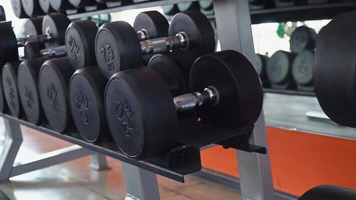 라이프스타일 스포츠 근육 실내 건강 사람없음 내부 세트 운동 금속 검은색 힘 아령 방 장비 기차 무게 몸무게 보디빌딩 철 연습 클럽 체육관 리프트 역도 무거움 리프팅 벙어리 신발장 줄서기 많음 4K MP4 해외동영상 클립영상 육상교통 컬러 컨셉 모션 재질 대중교통 생활 헬스 동영상 파일형식