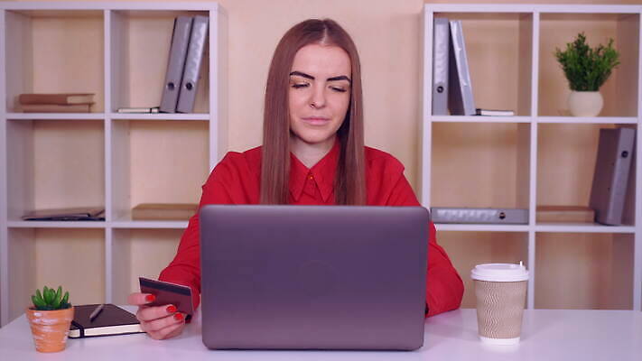 라이프스타일 여자 돈 인터넷 비즈니스 통신 표면 직장 기술 한명 미소 금융 경제 쇼핑 독서 스크린 터치 공구 업무 비즈니스우먼 신용카드 이메일 구매 연결 무선전화기 고객 와이파이 나눔 소매 온라인 전자상거래 패드 소셜 터치스크린 4K MOV 해외동영상 클립영상 1 회사 표정 사람 생활 도구 작업 직장인 재산 전화기 무선인터넷 동영상 파일형식