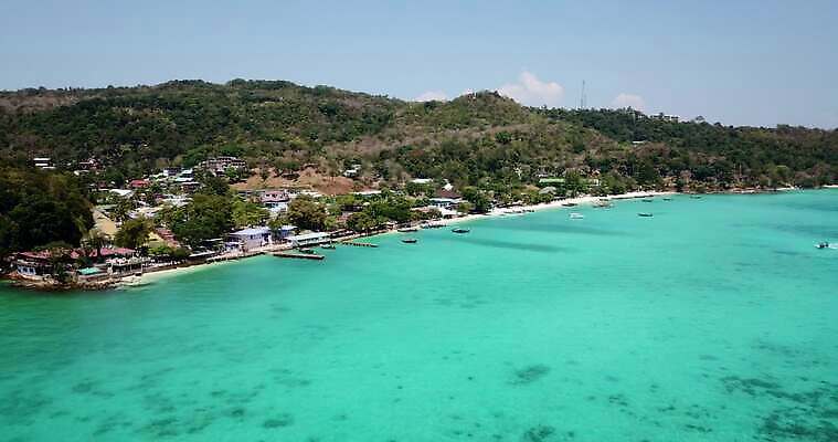 나무 아시아 모래 파도 바다 컬러 섬 여행 요트 태국 자연 하늘 휴가 열대 산 안테나 사람없음 초록색 물 파란색 야자수 만 보트 산호 언덕 마야 항공촬영 드론 터키석 파라다이스 푸켓 그리너리 4K MP4 해외동영상 클립영상 자연요소 식물 나라 뷰포인트 배_교통 통신 자포동물 보석 생태계 마야문명 동영상 파일형식 트랜드컬러
