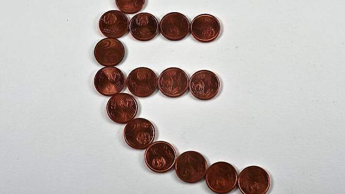 1 유럽 백그라운드 컨셉 돈 비즈니스 아이디어 독일 사람없음 가로 금융 경제 빛 숫자 갈색 금속 동전 저축 유로 성장 흰색 원형 역사 재산 황금 떨어짐 자르기 심볼 사인 속도 투자 보물 흙더미 빚 고립 관심 센트 옛날 4K MP4 해외동영상 클립영상 도형 문자 나라 컬러 모션 재질 흙 동영상 파일형식 더미