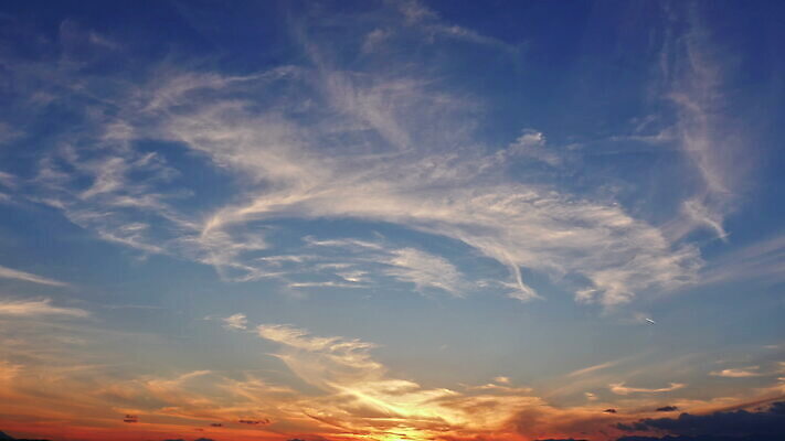 외관 계절 컬러 백그라운드 오렌지 자연 하늘 아침 불 날씨 따뜻함 사람없음 야외 빨간색 파란색 빛 햇빛 태양 노란색 일출 맑음 어둠 황혼 일몰 새벽 광선 흰색 뜨거움 분위기 야간 저녁 천국 내추럴 수평선 4K 타임랩스 MOV 해외동영상 클립영상 주간 자연요소 컨셉 과일 촬영기법 노을 생태계 동영상 파일형식