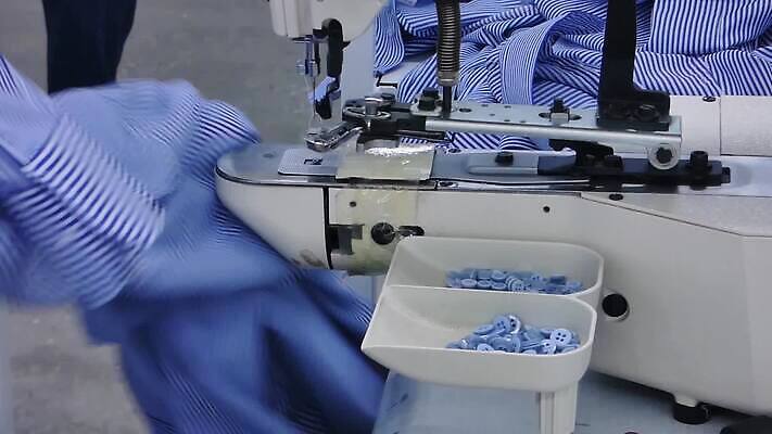 손 디자인 옷 여자 산업 셔츠 패턴 공장 노동자 사람없음 유행 기계 장비 공구 직물 업무 바늘 고리 실 제조 바느질 천 묘사 땀 재단 재단사 방법 조작 진짜 MP4 해외동영상 클립영상 직업 상의 무늬 공업 사람 신체부위 도구 작업 동영상 파일형식