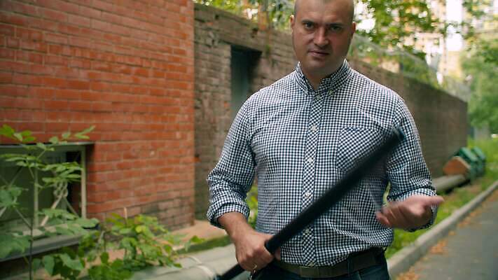 백인 남자 무기 얼굴 한명 서기 사람 힘 야구 분노 잡기 도시 폭력 범죄 위험 공격 무서움 충돌 위협 싸움 박쥐 나쁜 압력 폭행 호러 4K MOV 해외동영상 클립영상 서양인 1 감정 컨셉 포유류 모션 신체부위 구기 사회이슈 공포 동영상 파일형식