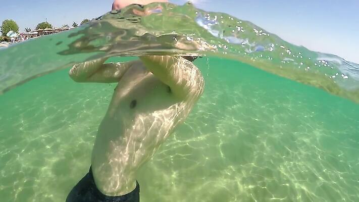 백인 1 라이프스타일 남자 행복 스포츠 바다 모션 휴가 미소 웃음 사람 성인 물 여름 파란색 수중 수영 기쁨 젖음 에너지 셀프카메라 크리스탈 당구 아래 다이빙 수영선수 느림 스타일 MOV 해외동영상 슬로모션 클립영상 자연요소 서양인 계절 감정 컬러 운동선수 촬영기법 표정 생활 구기 사진촬영 수상스포츠 광석 방향 위치 동영상 수중스포츠 파일형식
