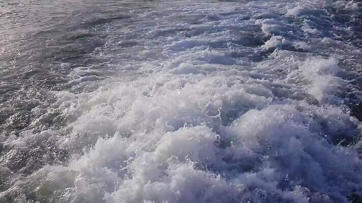 디자인 파도 바다 여행 백그라운드 컨셉 자국 휴가 항해 해변 사람없음 물 파란색 수영 활발 거품 젖음 흰색 서핑 떨어짐 크루즈 질감 웨이브 꼬리 모터 뗏목 현재 4K MP4 해외동영상 클립영상 자연요소 교통수단 컬러 배_교통 수상스포츠 동영상 파일형식