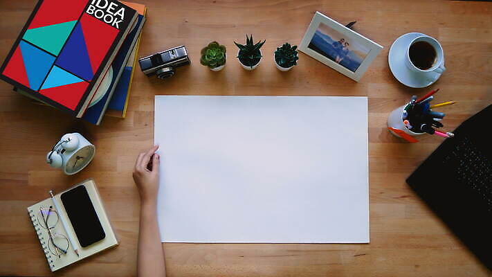 템플릿 직업 손 디자인 배너 종이 백그라운드 비즈니스 모션 탁자 아이디어 직장 한명 컴퓨터 사무실 쌓기 우주 쪽지 공백 흰색 업무 오픈 신용카드 고리 작업실 메시지 스케치 책상 페이지 찢어짐 층 시트 지연 고립 접기 픽업 목업 카피스페이스 비어있는 4K MOV 해외동영상 클립영상 1 컬러 가구 컨셉 회사 미술 사람 신체부위 금융 전자제품 작업 동영상 파일형식