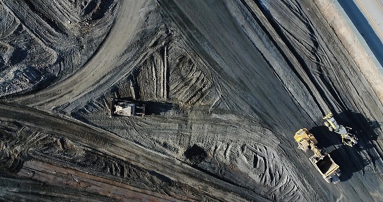 산업 포장 부동산 추상 안테나 사람없음 건물 건설현장 트럭 땅 머리위 먼지 항공촬영 개발 채점 4K MP4 해외동영상 클립영상 건축물 뷰포인트 무늬 통신 자동차 건설업 재산 성적 동영상 파일형식