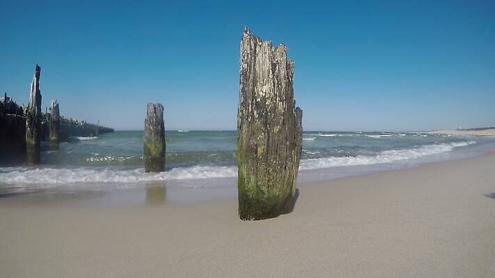 파도 바다 로우앵글 자연 하늘 사람없음 물 파란색 세계 소리 서핑 전쟁 부드러움 봉 폴란드 돛대 깊이 두더지 발트해 옛날 4K MP4 해외동영상 클립영상 자연요소 유럽 뷰포인트 컬러 북유럽 수상스포츠 감각 생태계 동영상 파일형식