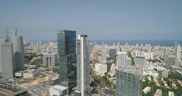 외관 바다 컬러 백그라운드 비즈니스 건축양식 하늘 전등 주택 안테나 파노라마 풍경 사람없음 건물 여름 파란색 도시풍경 사무실 탑 고층빌딩 도시 도심 중앙 지중해 장면 지역 포트 타운 동쪽 스카이라인 랜드마크 이스라엘 수평선 4K MOV 해외동영상 클립영상 건축물 계절 건축 통신 조명 촬영기법 빌딩 방향 동영상 서아시아 파일형식