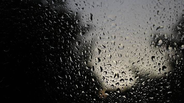 백그라운드 패턴 창문 자연 유리 벽지 하늘 표면 날씨 추상 사람없음 물 파란색 빛 반사 환경 거품 젖음 추위 흰색 물방울 신선 투명 액체 떨어짐 매끈함 이슬 수분 빗방울 질감 분무기 폭풍 내추럴 고립 우울증 효과 MOV 해외동영상 클립영상 자연요소 컬러 컨셉 무늬 재질 감각 비_날씨 질병 생태계 동영상 파일형식