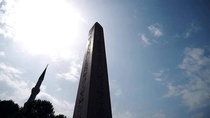 유럽 여행 건축양식 하늘 이스탄불 이집트 미술 사람없음 파란색 골동품 기둥 역사 재산 중앙 건축가 이슬람교 심볼 모스크 정사각형 대리석 목각 칠면조 천연기념물 랜드마크 비잔틴 상형문자 옛날 오벨리스크 파라오 화강암 4K MP4 튀르키예 해외동영상 클립영상 도형 직업 문자 건축 나라 아시아 종교 컬러 재료 아프리카 조류 문화예술 금융 암석 동영상 제국 파일형식