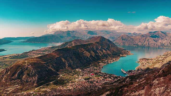 계절 바다 여행 이동 자연 하늘 날씨 휴가 산 따뜻함 사람없음 야외 건물 파란색 태양 항구 일몰 봄 새벽 트래킹 하이킹 시간 만 보트 역사 포트 랜드마크 몬테네그로 발칸반도 옛날 4K 타임랩스 MOV 해외동영상 클립영상 자연요소 건축물 컬러 컨셉 배_교통 교통시설 레저 촬영기법 노을 생태계 동영상 파일형식