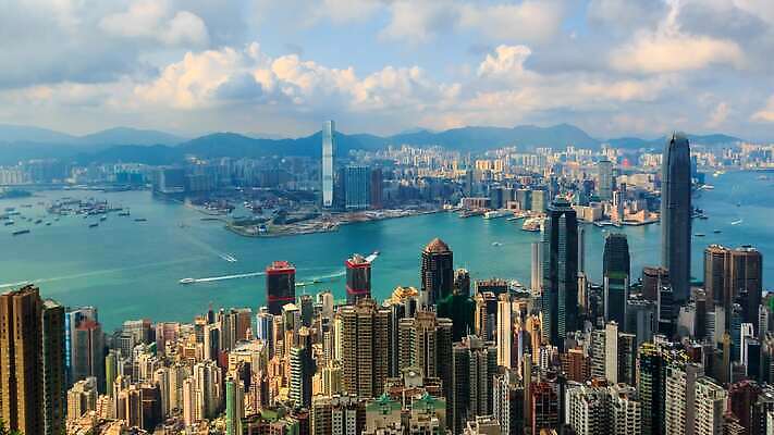 아시아 섬 여행 비즈니스 건축양식 교통시설 자연 하늘 바람 날씨 안테나 풍경 사람없음 건물 경제 빛 도시풍경 탑 항구 고층빌딩 중국 도시 도심 언덕 해안도시 장면 포트 타운 홍콩 스카이라인 랜드마크 절정 4K 타임랩스 MP4 해외동영상 클립영상 자연요소 건축물 건축 나라 교통 통신 촬영기법 빌딩 시설 생태계 동영상 파일형식