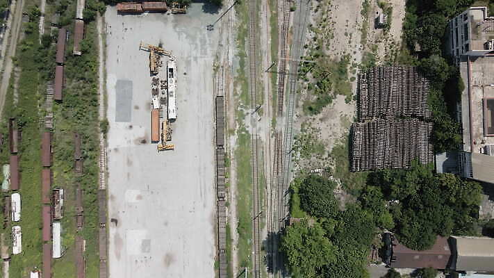 외관 공공시설 유럽 산업 비즈니스 파노라마 풍경 사람없음 야외 경제 쌓기 화물 도시 상품 지중해 무역 상업 수납 물류 발칸반도 분배 공급 4K MOV 해외동영상 클립영상 나라 바다 모션 촬영기법 운송업 시설 동영상 파일형식