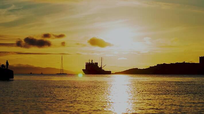 실루엣 바다 여행 사람없음 빛 태양 일몰 도시 저녁 러시아 4K MOV 해외동영상 클립영상 자연요소 유럽 촬영기법 노을 야간 동영상 파일형식